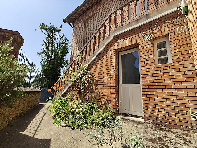 Versailles Stud 128 Ext2